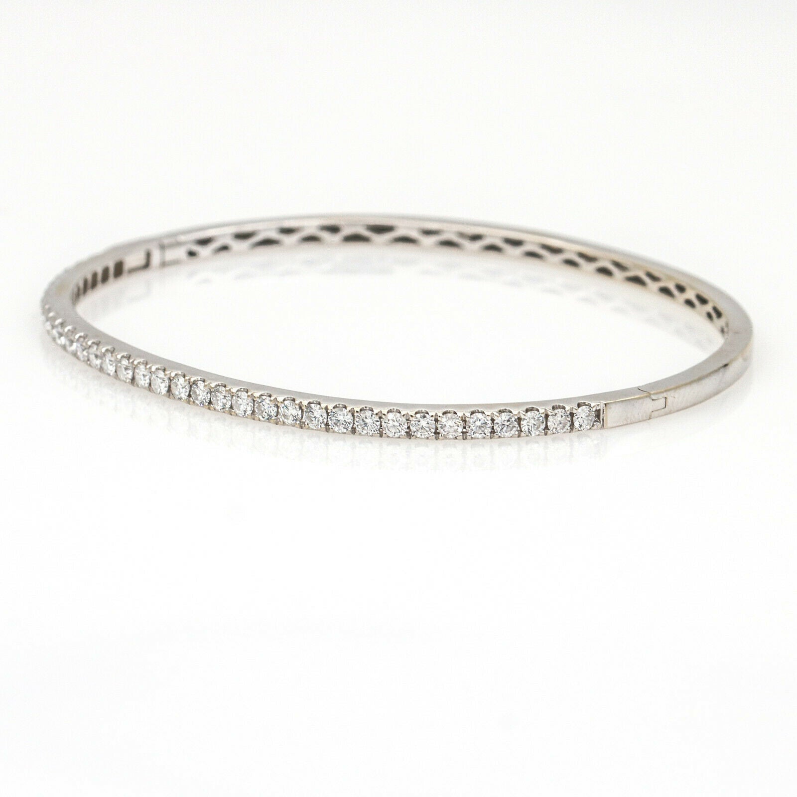 Women's Diamond Hinged Bangle Bracelet in 18k White Gold 1.36 ct tw