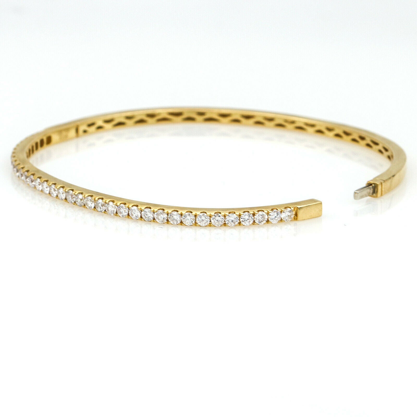 Women's Diamond Hinged Bangle Bracelet in 18k Yellow Gold 1.56 ct tw