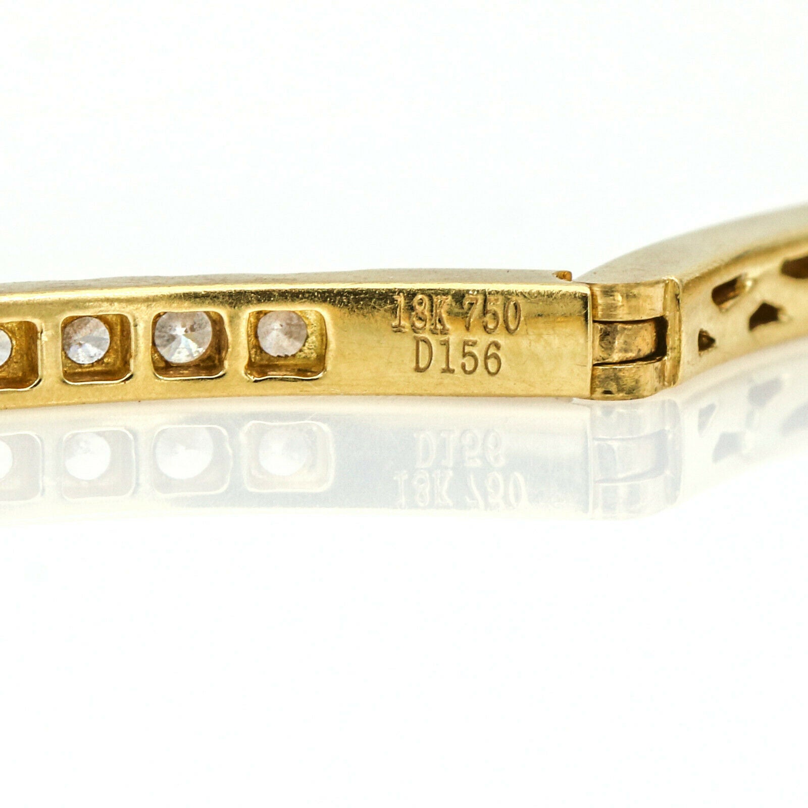Women's Diamond Hinged Bangle Bracelet in 18k Yellow Gold 1.56 ct tw