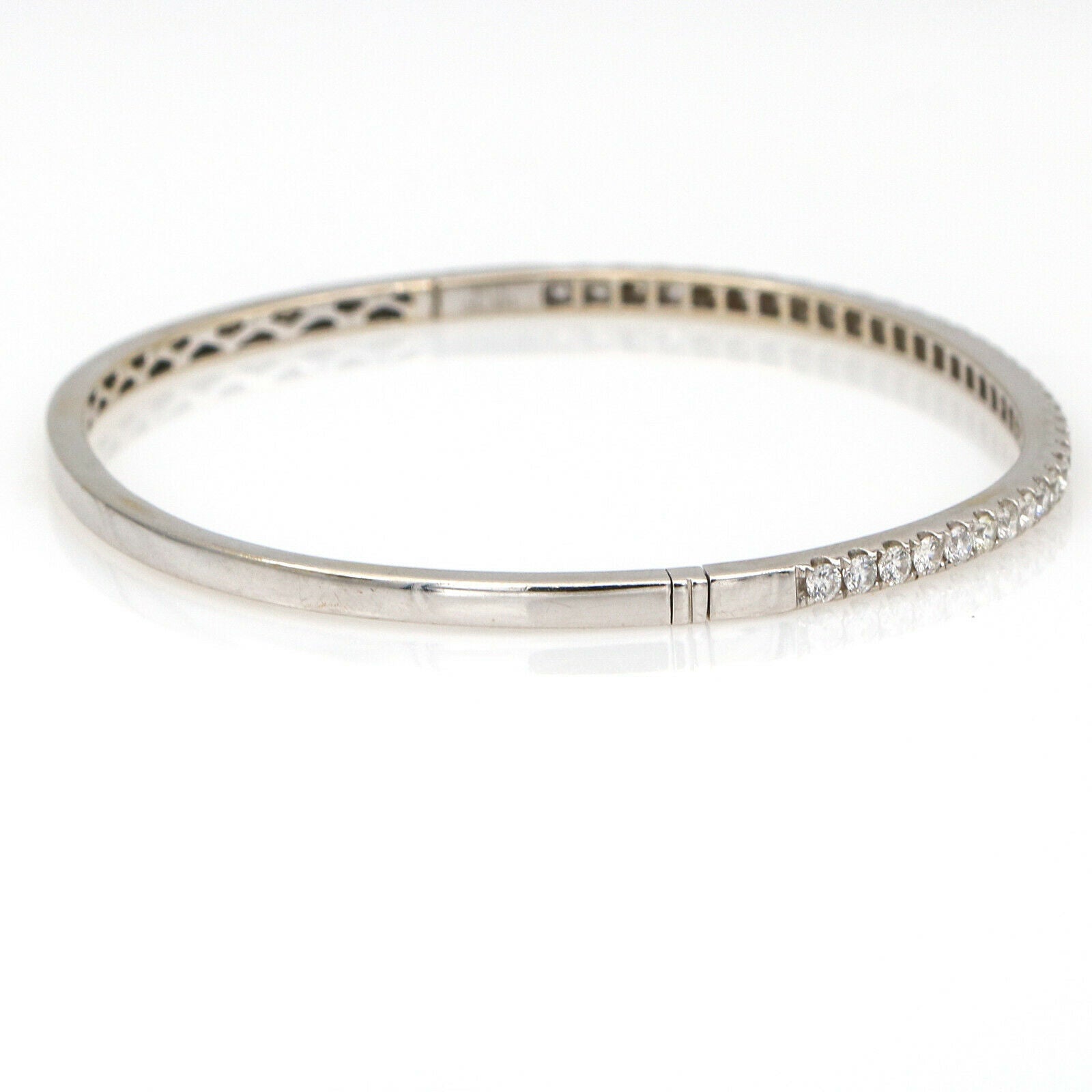 Women's Diamond Hinged Bangle Bracelet in 18k White Gold 1.36 ct tw