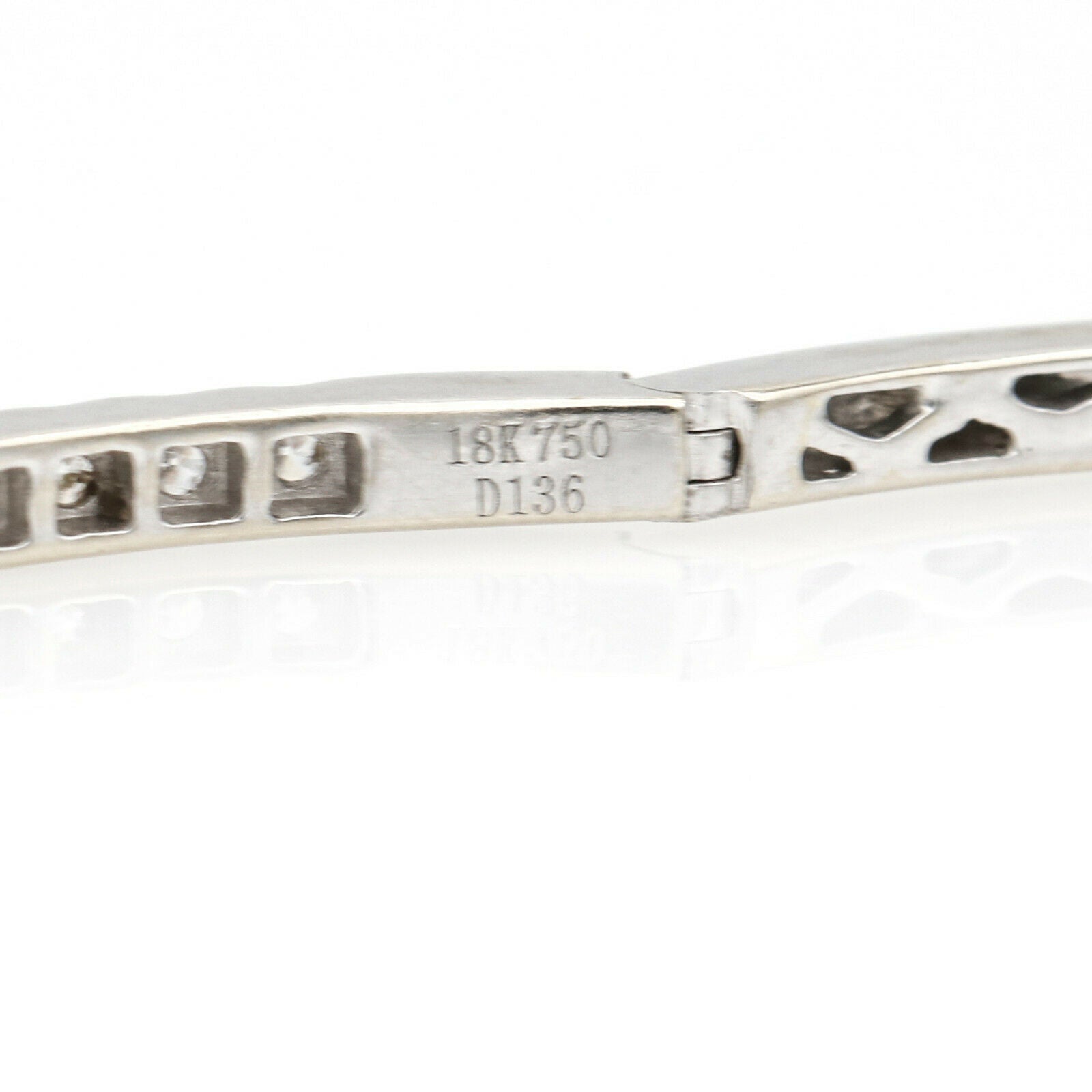 Women's Diamond Hinged Bangle Bracelet in 18k White Gold 1.36 ct tw