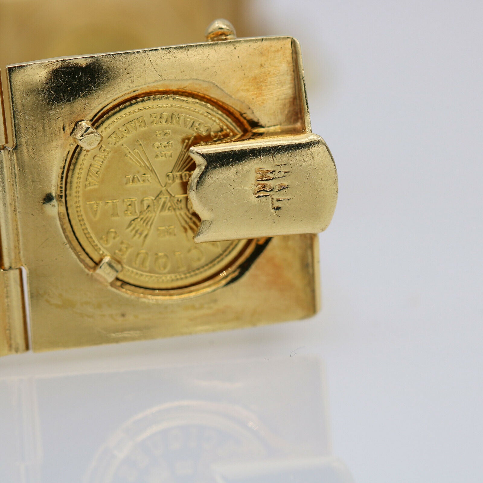 1950s Venezuelan Cacique Coins Link Bracelet in 18k 24k Yellow Gold