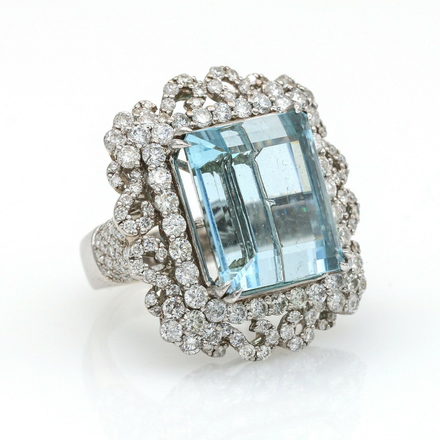 Aquamarine and Diamond Statement Ring in 18k White Gold ( 19.00 cttw )