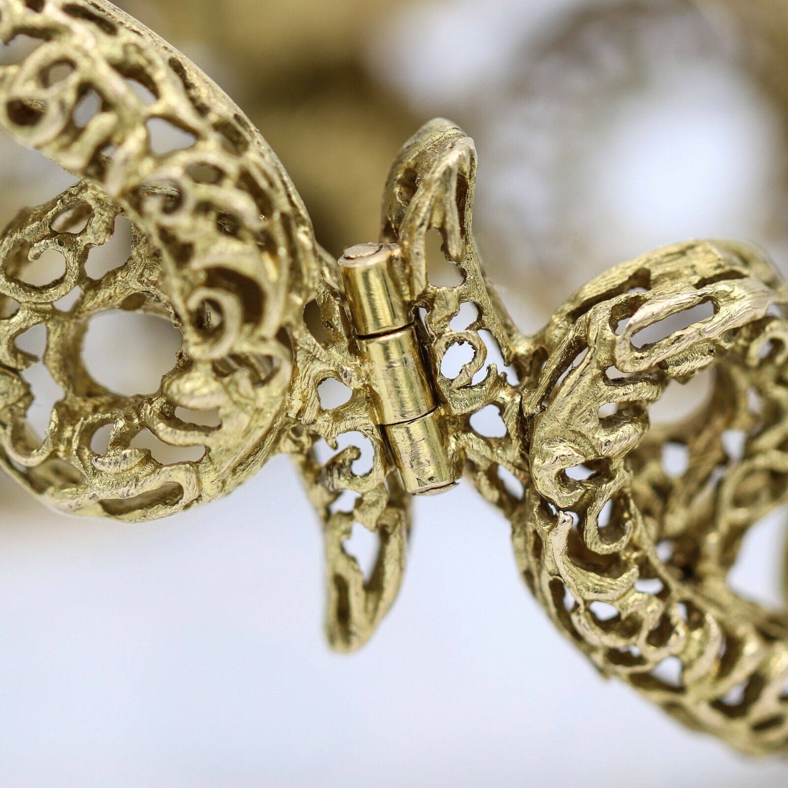 Vintage Greek Demiurge Lions Head Bracelet in 18k Yellow Gold with Turquoise