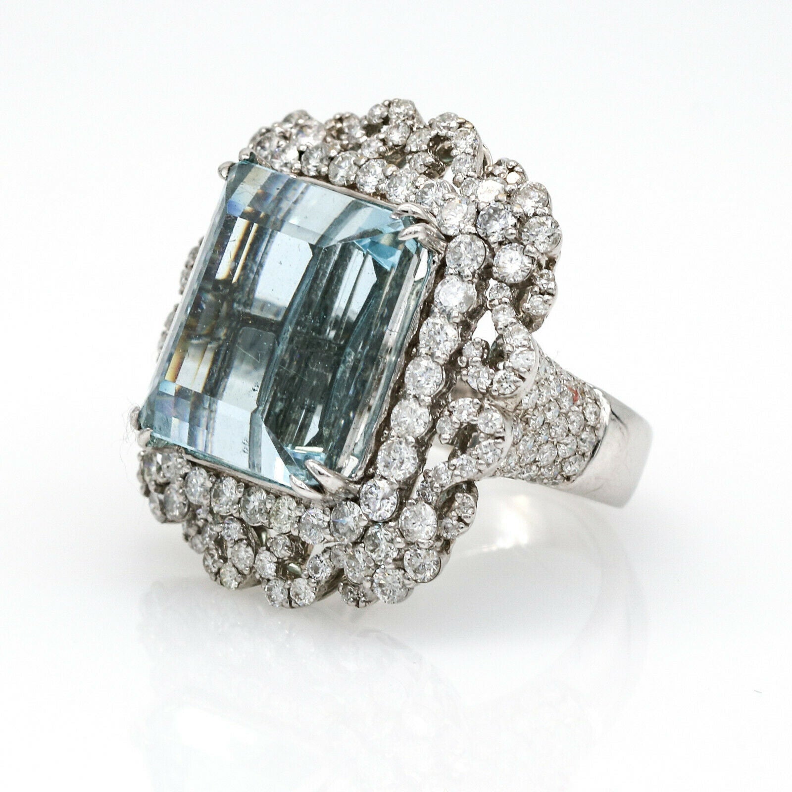 Aquamarine and Diamond Statement Ring in 18k White Gold ( 19.00 cttw )